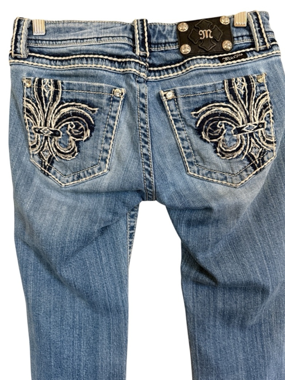 Miss Me JP5182P Capri Jeans Size 28 Embellished Pocket, Mid-Rise Stretch Denim